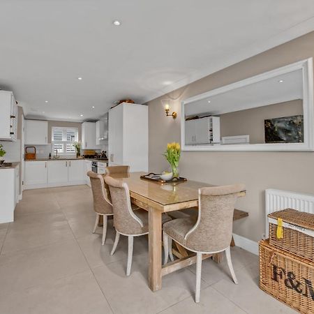 Stylish 3 Bedroom Townhouse For 5 Guests, Set In The Medieval Grid With Off Street Parking Bury St. Edmunds Extérieur photo