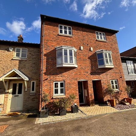 Stylish 3 Bedroom Townhouse For 5 Guests, Set In The Medieval Grid With Off Street Parking Bury St. Edmunds Extérieur photo