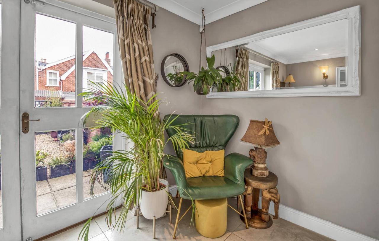 Stylish 3 Bedroom Townhouse For 5 Guests, Set In The Medieval Grid With Off Street Parking Bury St. Edmunds Extérieur photo