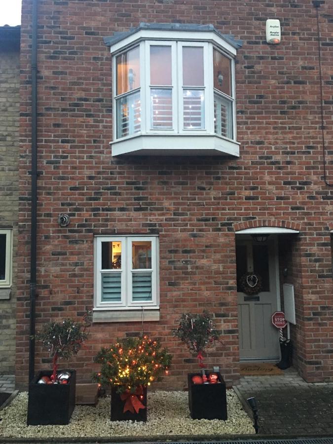 Stylish 3 Bedroom Townhouse For 5 Guests, Set In The Medieval Grid With Off Street Parking Bury St. Edmunds Extérieur photo