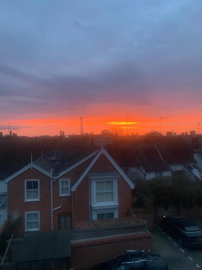 Stylish 3 Bedroom Townhouse For 5 Guests, Set In The Medieval Grid With Off Street Parking Bury St. Edmunds Extérieur photo
