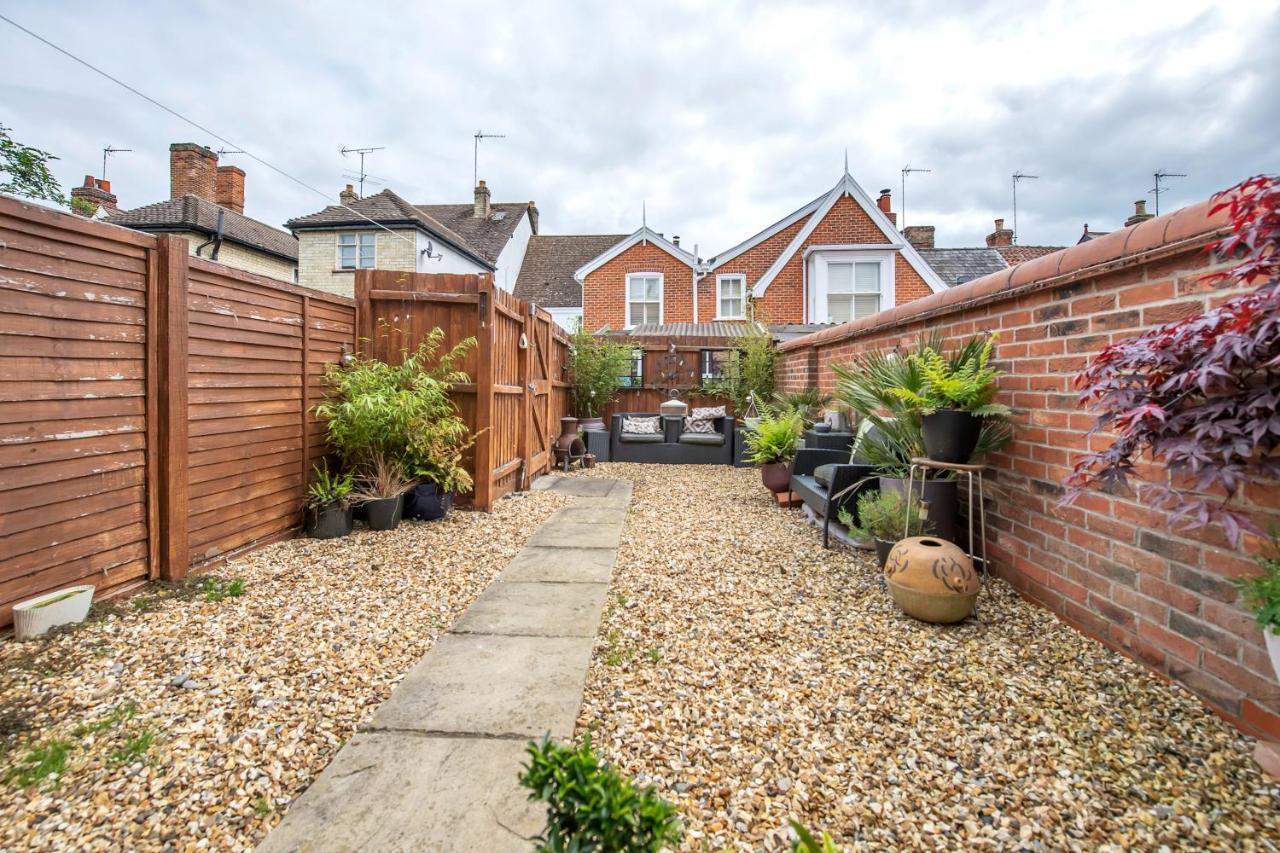 Stylish 3 Bedroom Townhouse For 5 Guests, Set In The Medieval Grid With Off Street Parking Bury St. Edmunds Extérieur photo