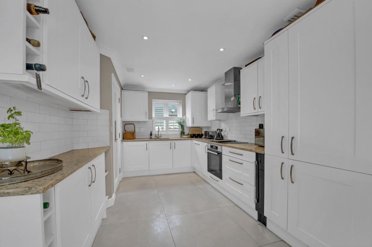 Stylish 3 Bedroom Townhouse For 5 Guests, Set In The Medieval Grid With Off Street Parking Bury St. Edmunds Extérieur photo
