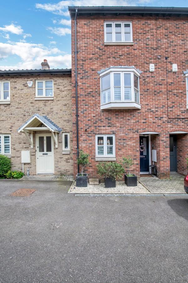 Stylish 3 Bedroom Townhouse For 5 Guests, Set In The Medieval Grid With Off Street Parking Bury St. Edmunds Extérieur photo