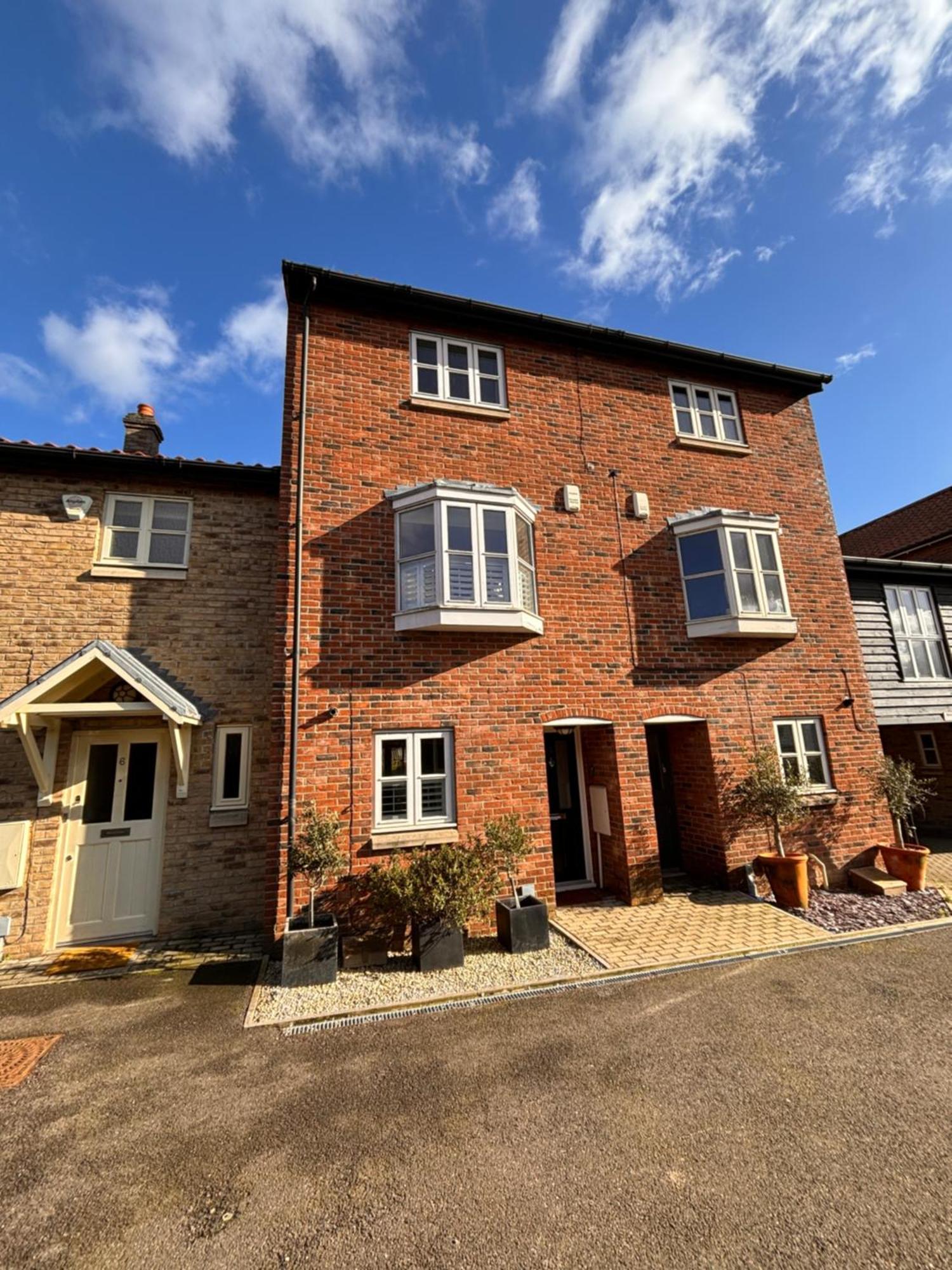 Stylish 3 Bedroom Townhouse For 5 Guests, Set In The Medieval Grid With Off Street Parking Bury St. Edmunds Extérieur photo
